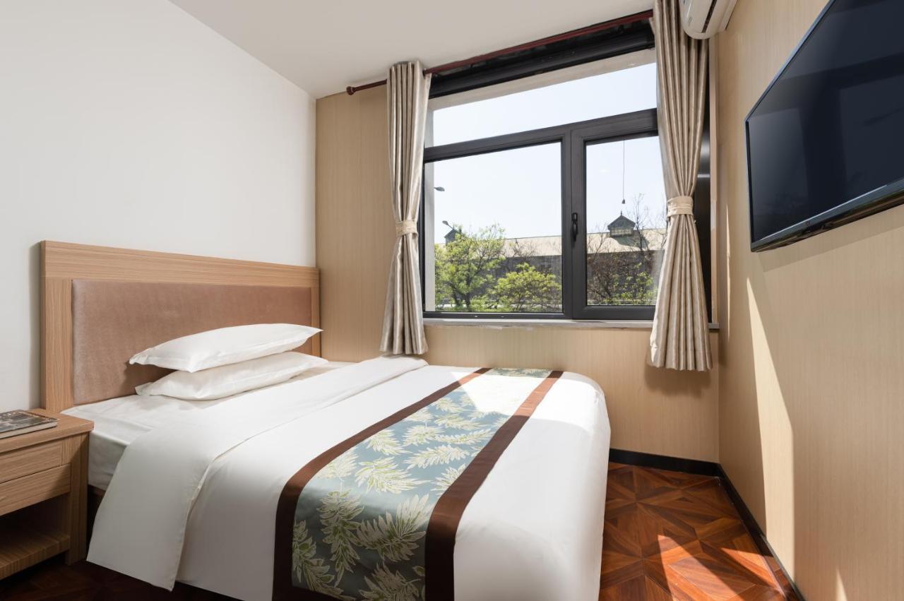 East Sacred Hotel ᴸᴱo---Foreign Accept---Tourism Service English-Speaking 丨 Near Tiananmen Forbidden City丨very Close To Metro Zhangzizhong And Beixinqiao 丨european Foot Ball English丨free Advance Tickets And Laundry Drying Service Coffee Snacks Beijing Exterior foto
