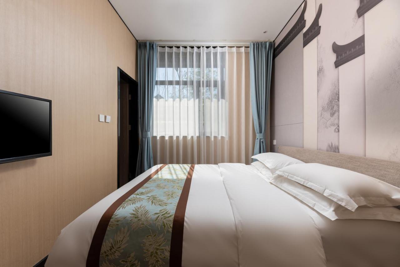 East Sacred Hotel ᴸᴱo---Foreign Accept---Tourism Service English-Speaking 丨 Near Tiananmen Forbidden City丨very Close To Metro Zhangzizhong And Beixinqiao 丨european Foot Ball English丨free Advance Tickets And Laundry Drying Service Coffee Snacks Beijing Exterior foto