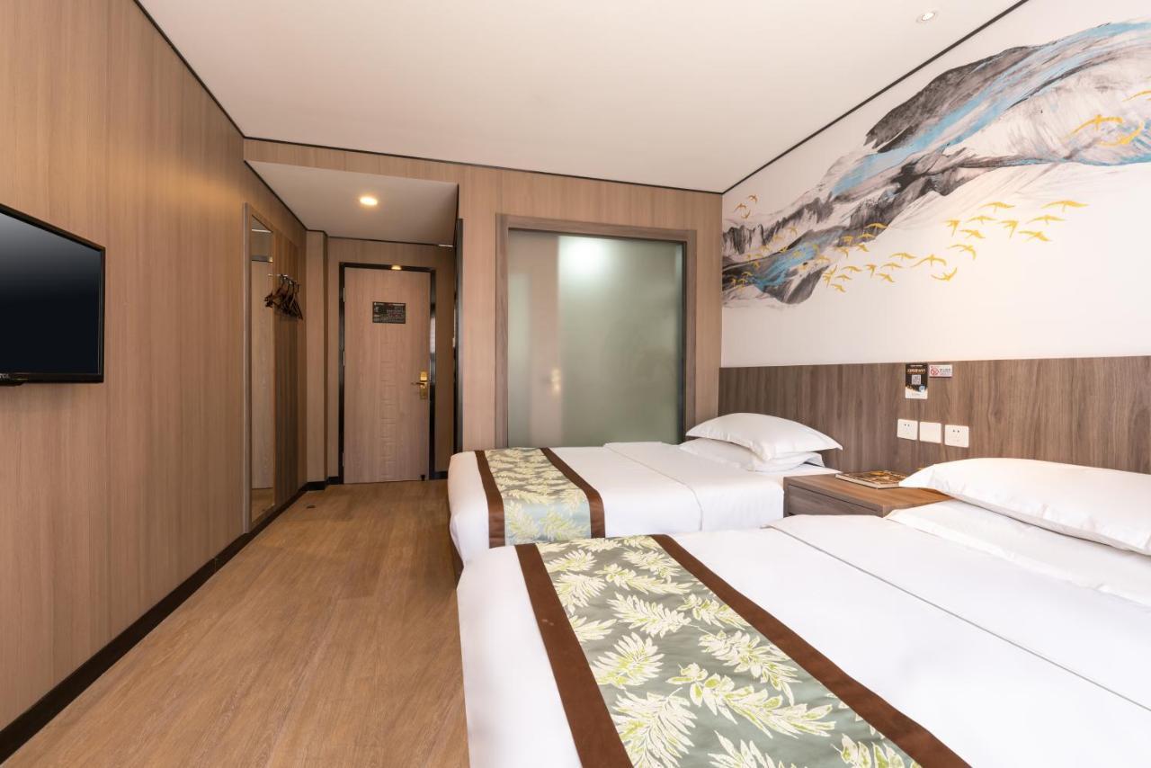 East Sacred Hotel ᴸᴱo---Foreign Accept---Tourism Service English-Speaking 丨 Near Tiananmen Forbidden City丨very Close To Metro Zhangzizhong And Beixinqiao 丨european Foot Ball English丨free Advance Tickets And Laundry Drying Service Coffee Snacks Beijing Exterior foto