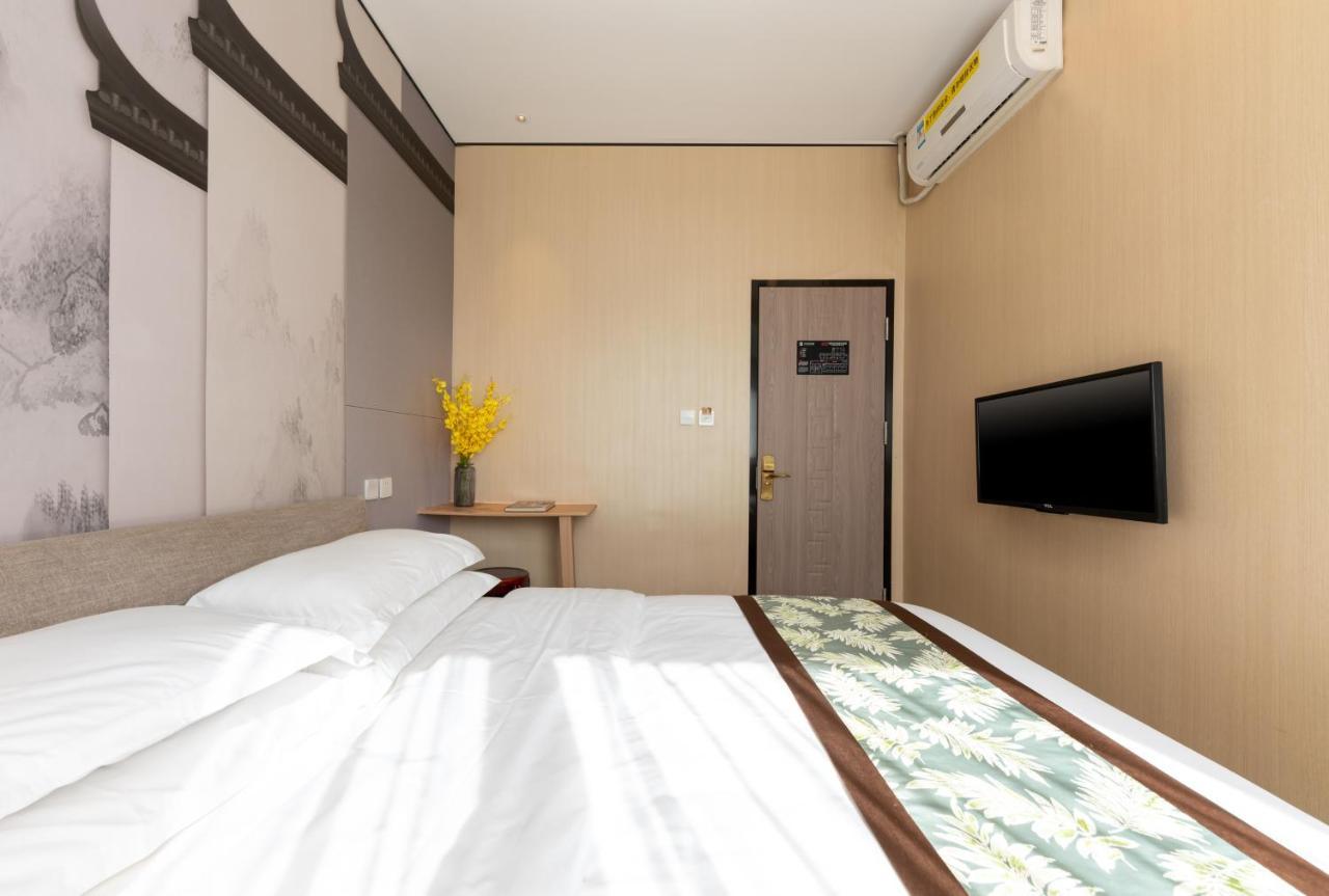 East Sacred Hotel ᴸᴱo---Foreign Accept---Tourism Service English-Speaking 丨 Near Tiananmen Forbidden City丨very Close To Metro Zhangzizhong And Beixinqiao 丨european Foot Ball English丨free Advance Tickets And Laundry Drying Service Coffee Snacks Beijing Exterior foto