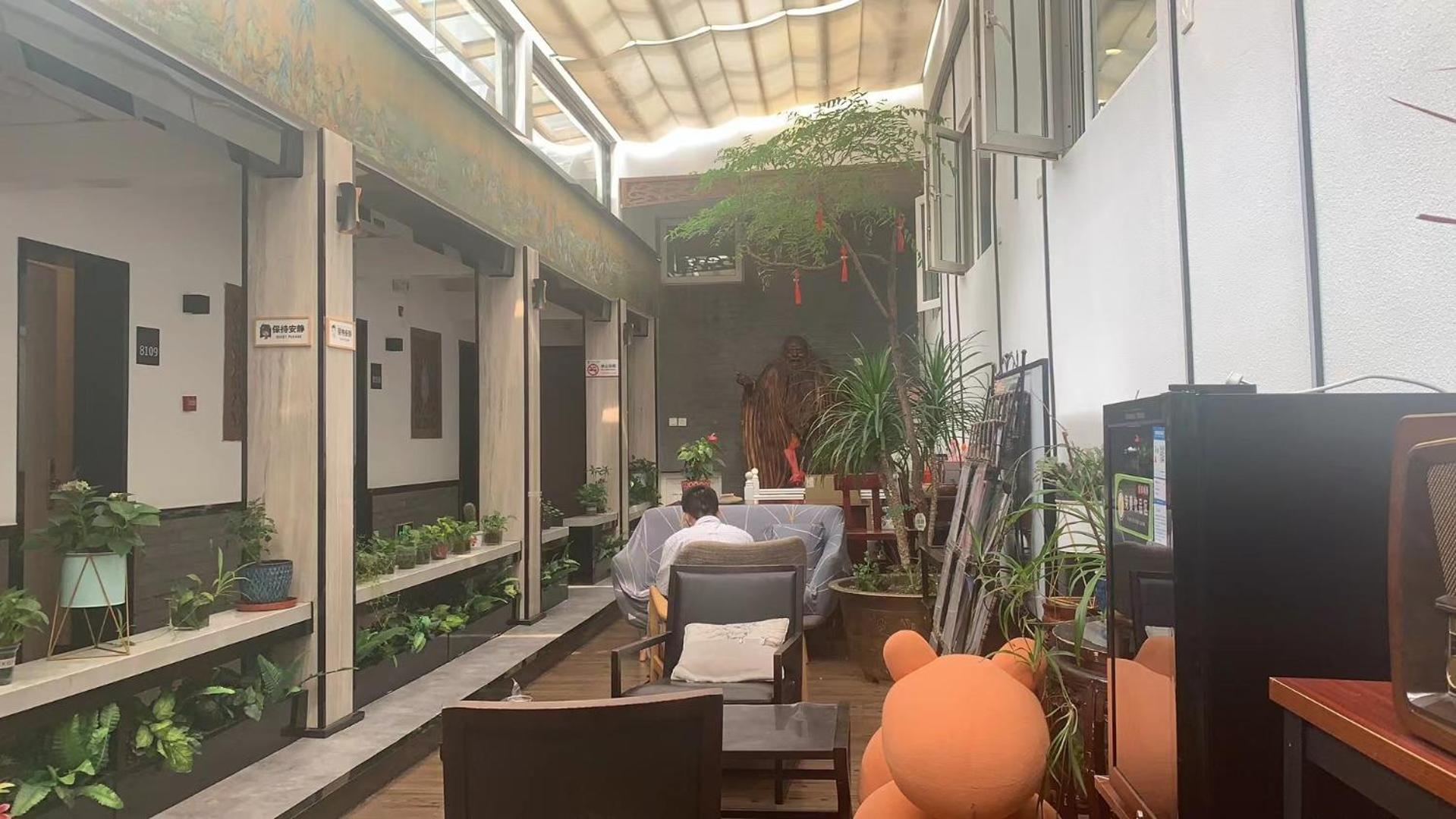 East Sacred Hotel ᴸᴱo---Foreign Accept---Tourism Service English-Speaking 丨 Near Tiananmen Forbidden City丨very Close To Metro Zhangzizhong And Beixinqiao 丨european Foot Ball English丨free Advance Tickets And Laundry Drying Service Coffee Snacks Beijing Exterior foto