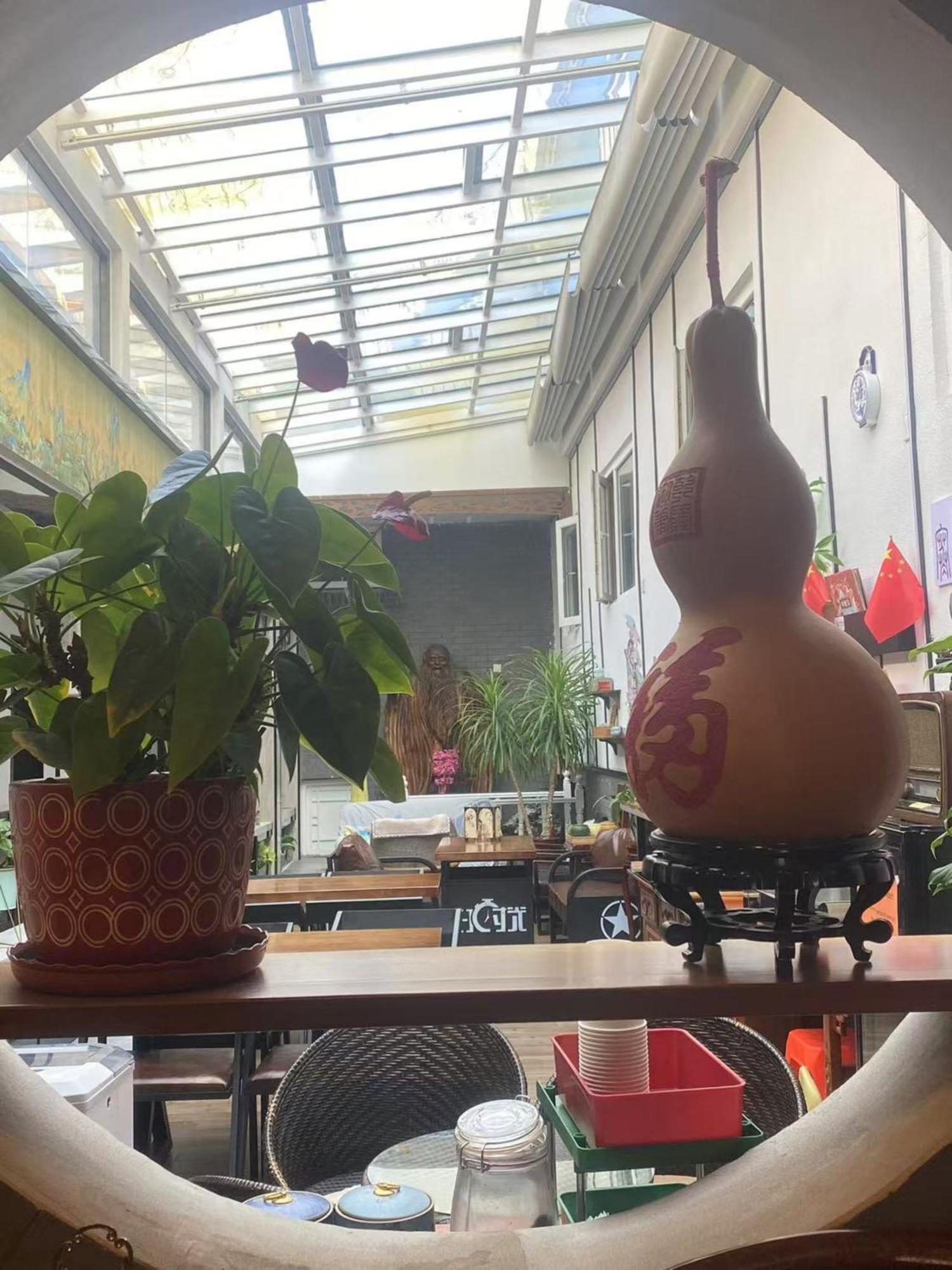 East Sacred Hotel ᴸᴱo---Foreign Accept---Tourism Service English-Speaking 丨 Near Tiananmen Forbidden City丨very Close To Metro Zhangzizhong And Beixinqiao 丨european Foot Ball English丨free Advance Tickets And Laundry Drying Service Coffee Snacks Beijing Exterior foto