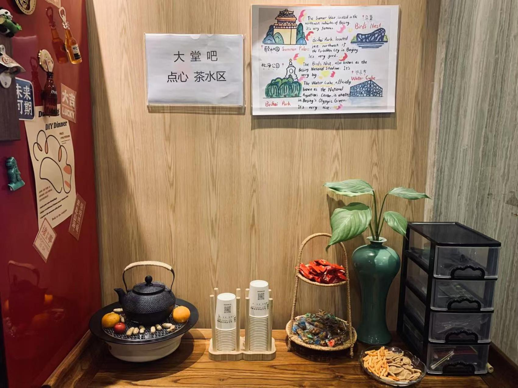East Sacred Hotel ᴸᴱo---Foreign Accept---Tourism Service English-Speaking 丨 Near Tiananmen Forbidden City丨very Close To Metro Zhangzizhong And Beixinqiao 丨european Foot Ball English丨free Advance Tickets And Laundry Drying Service Coffee Snacks Beijing Exterior foto